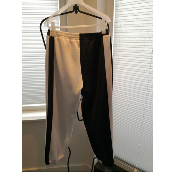 Burberry's men's jogger pants - Picture 3 of 8